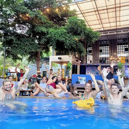 Revolution Siem Reap Hostel Ngoại thất bức ảnh