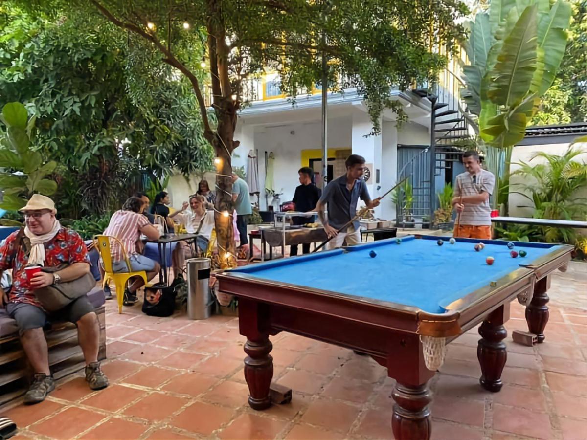 Revolution Siem Reap Hostel Ngoại thất bức ảnh