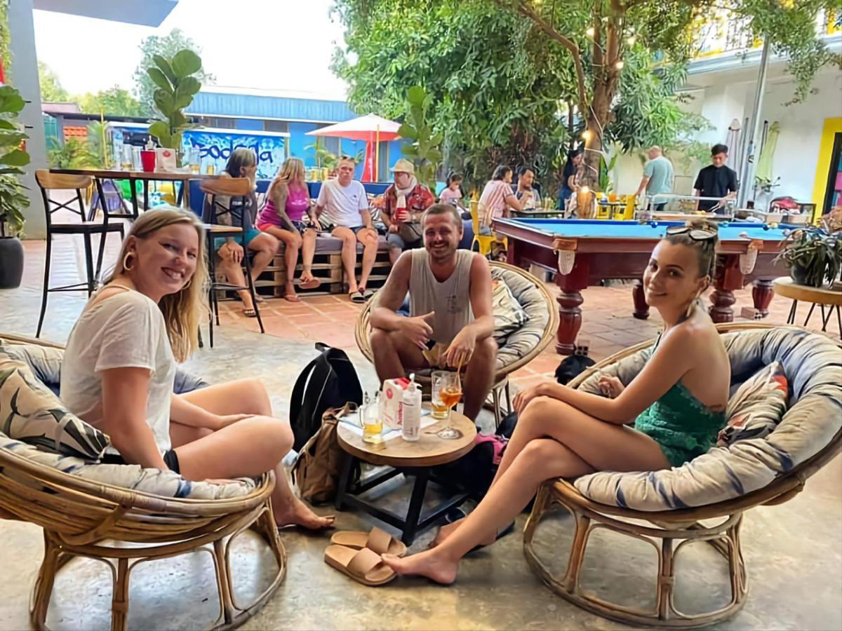 Revolution Siem Reap Hostel Ngoại thất bức ảnh