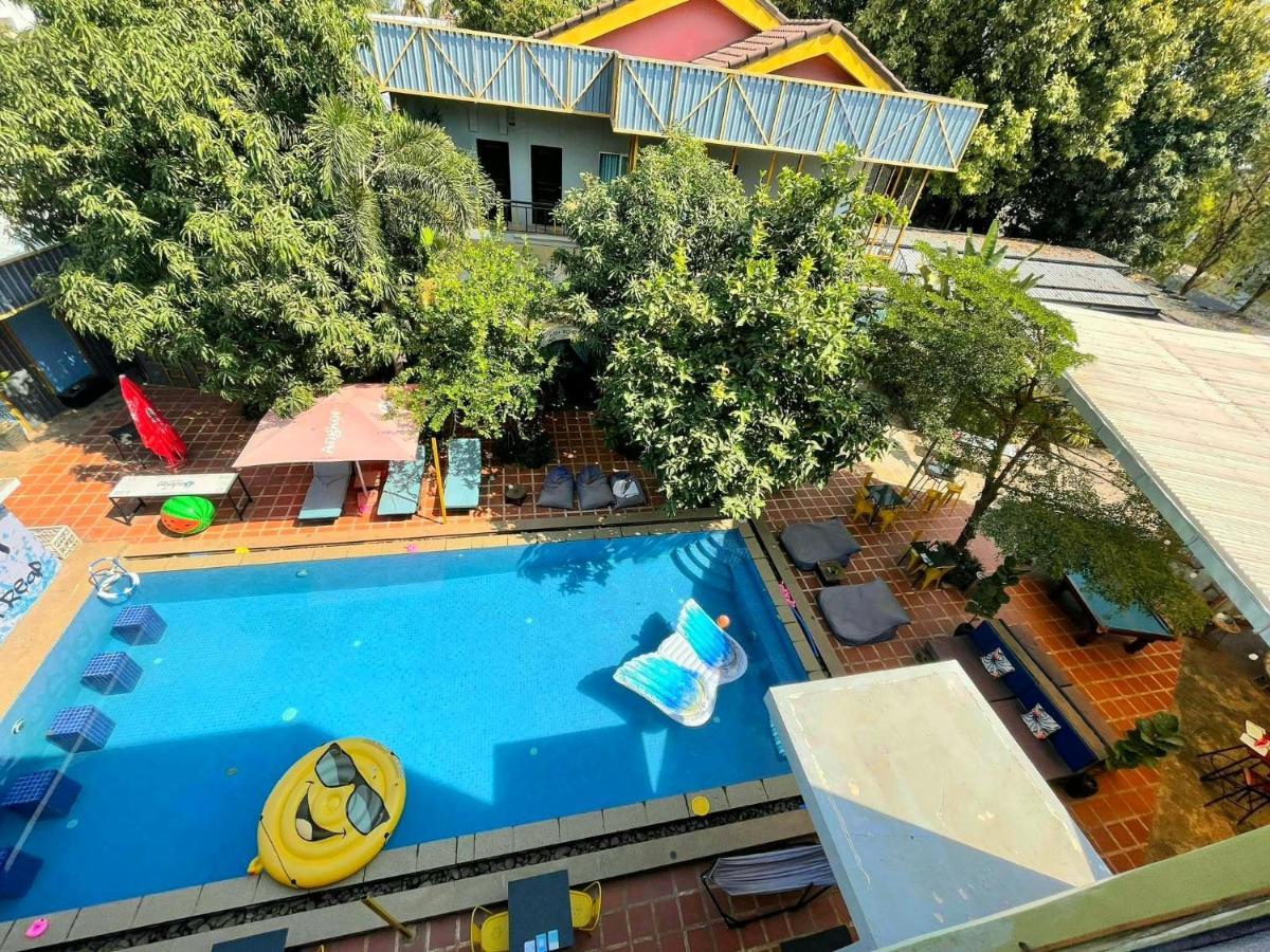 Revolution Siem Reap Hostel Ngoại thất bức ảnh