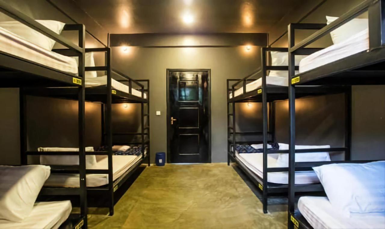 Revolution Siem Reap Hostel Ngoại thất bức ảnh