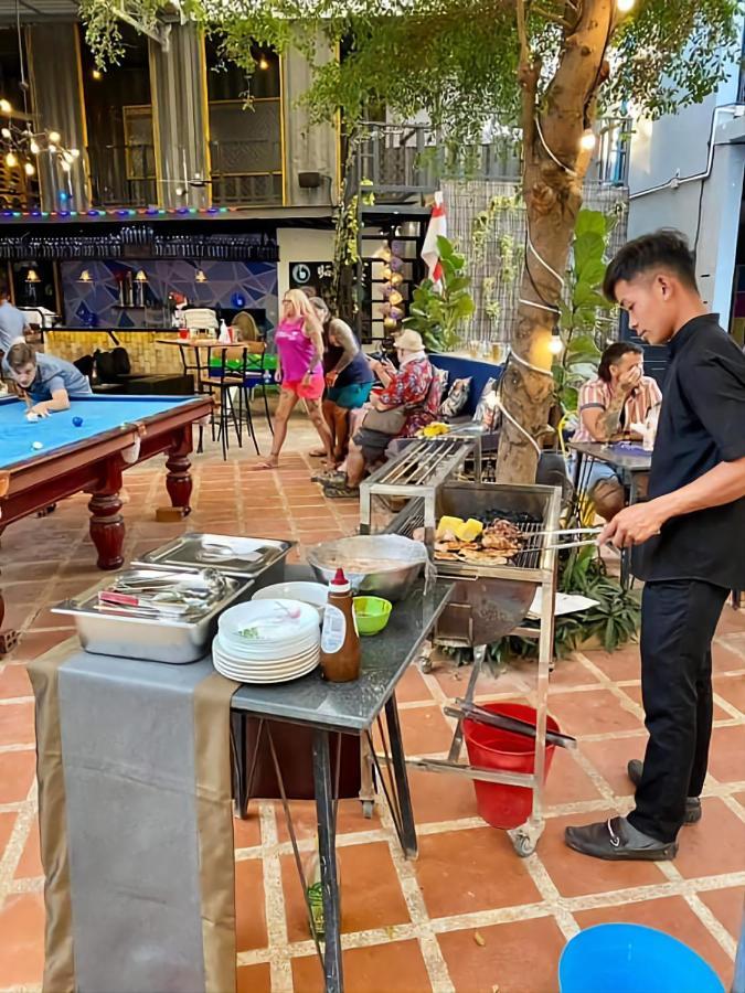 Revolution Siem Reap Hostel Ngoại thất bức ảnh