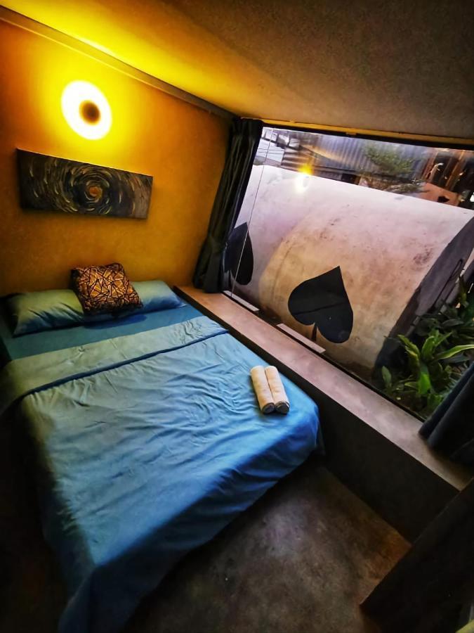 Revolution Siem Reap Hostel Ngoại thất bức ảnh