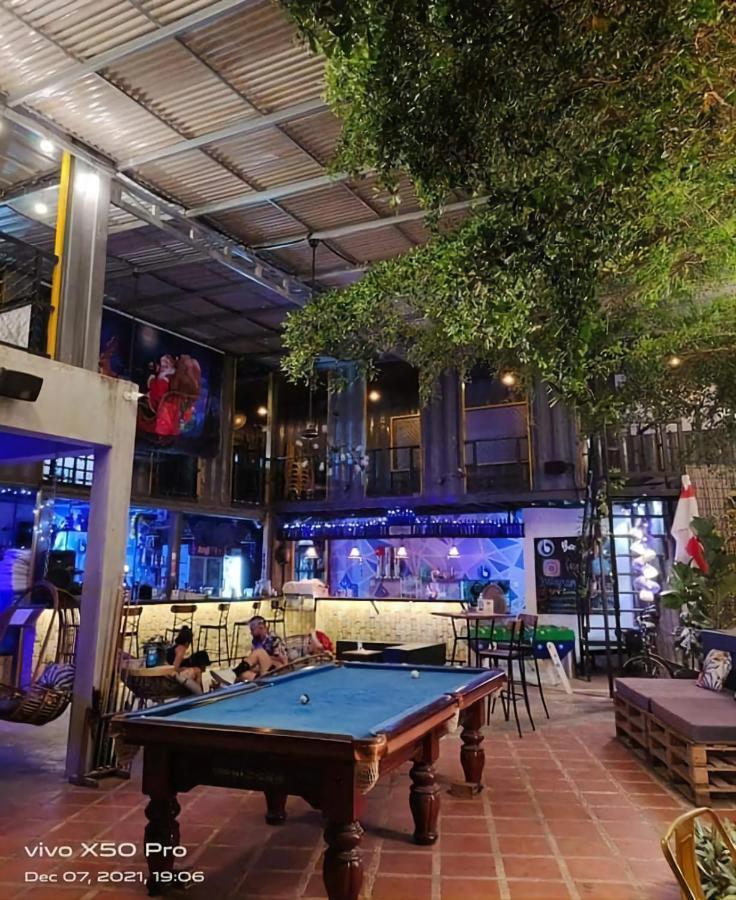 Revolution Siem Reap Hostel Ngoại thất bức ảnh
