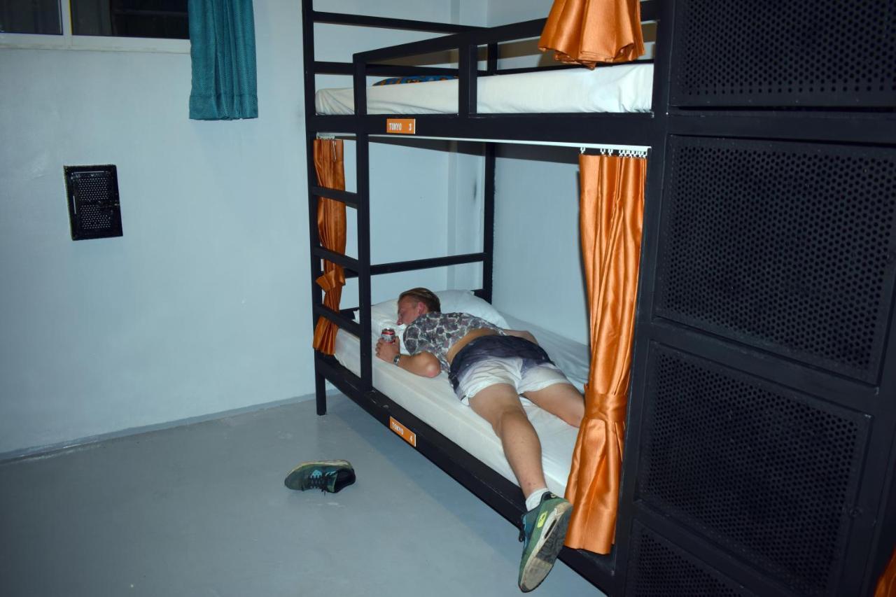 Revolution Siem Reap Hostel Ngoại thất bức ảnh